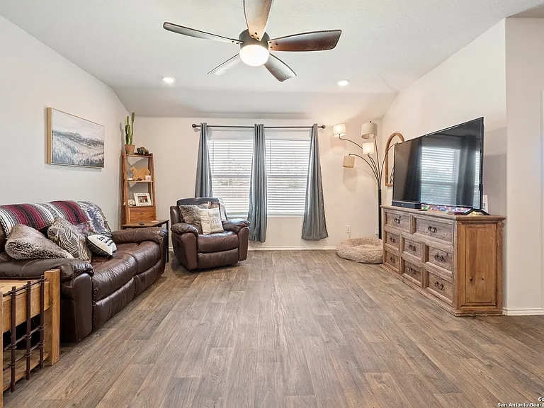 723 Armadillo Dr — Photo 23