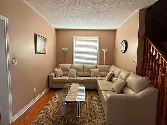 3rd image of 12 Fountainview Way