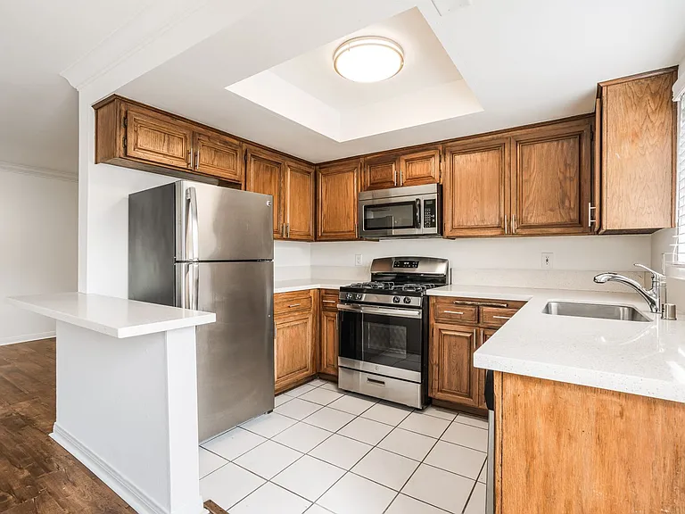 4070 Redwood Ave — Photo 3