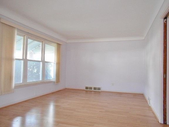 4th image of 26410 Clancy St