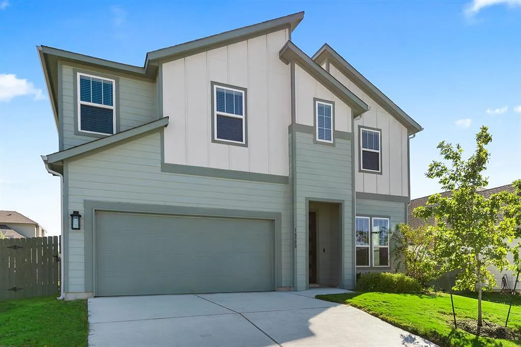5 bed, 3.5 bath, 3418 sqft, $3,195 — Photo 2