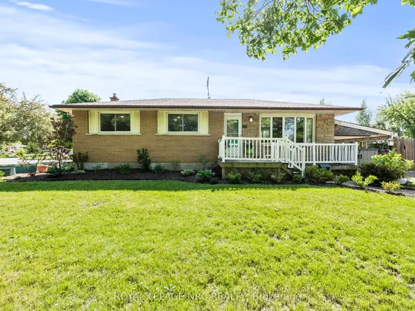 10 Ancaster Blvd, Saint Catharines, ON L2M 6G6