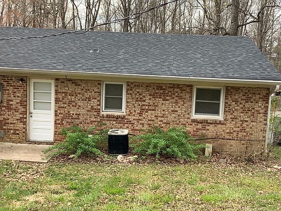 3rd image of 2320 Woodbridge Dr #A