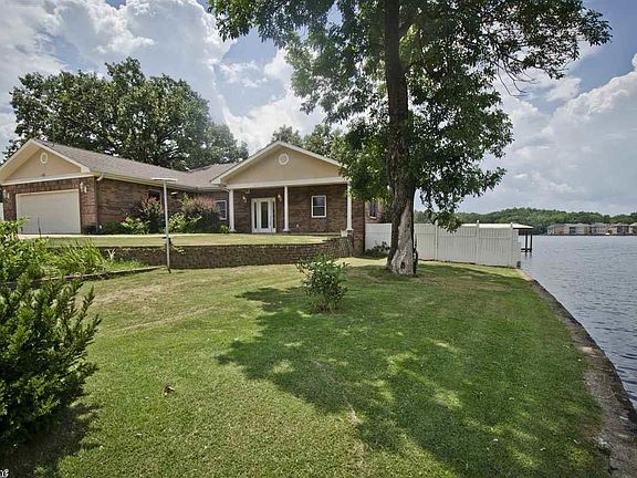 3rd image of Four Oaks Ln