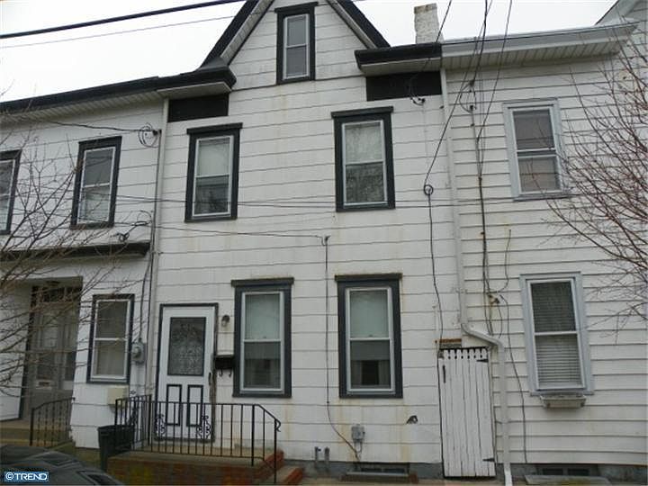 2nd image of 233 Cummings Ave