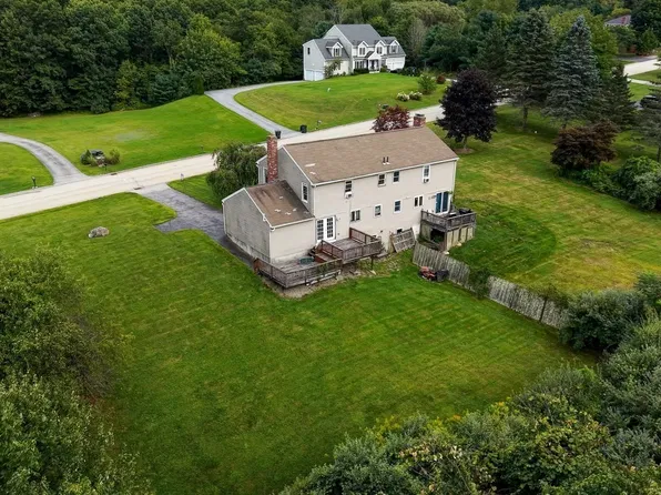4 Henry Marsh Rd #B, Oxford, MA 01540