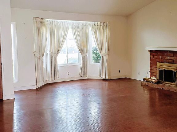 3rd image of 2225 Tiffany Pl