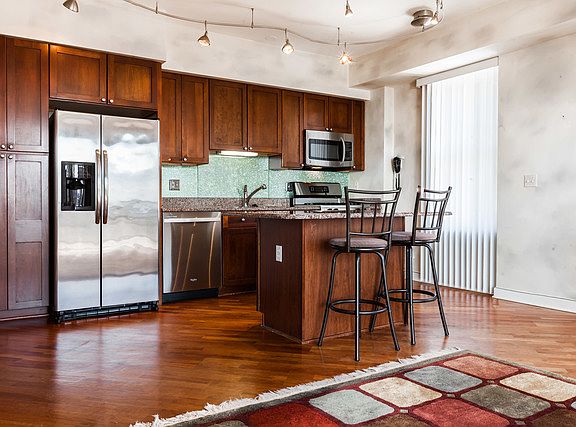 4th image of 5 E 14th Pl APT 1301