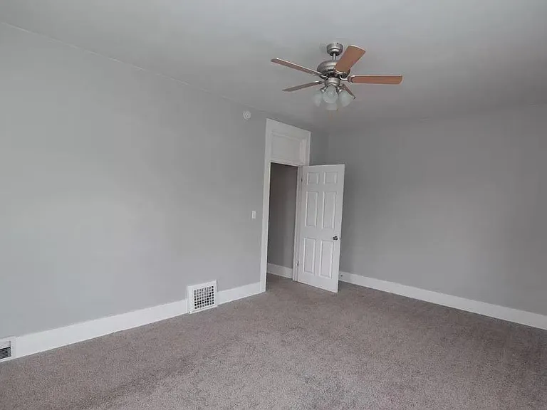 1451 W 4th St #4 — Photo 11