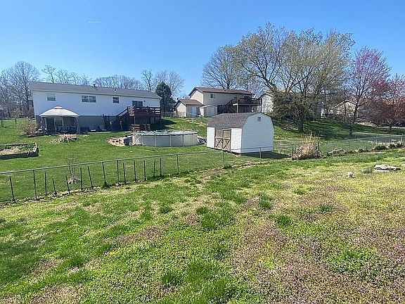 5th image of 411 Saint Rose Dr