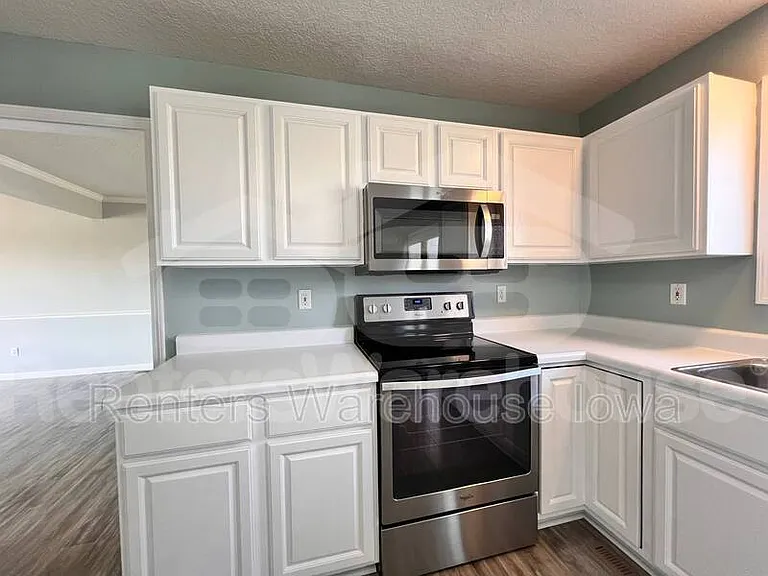 1709 NE Sherman Ct — Photo 7