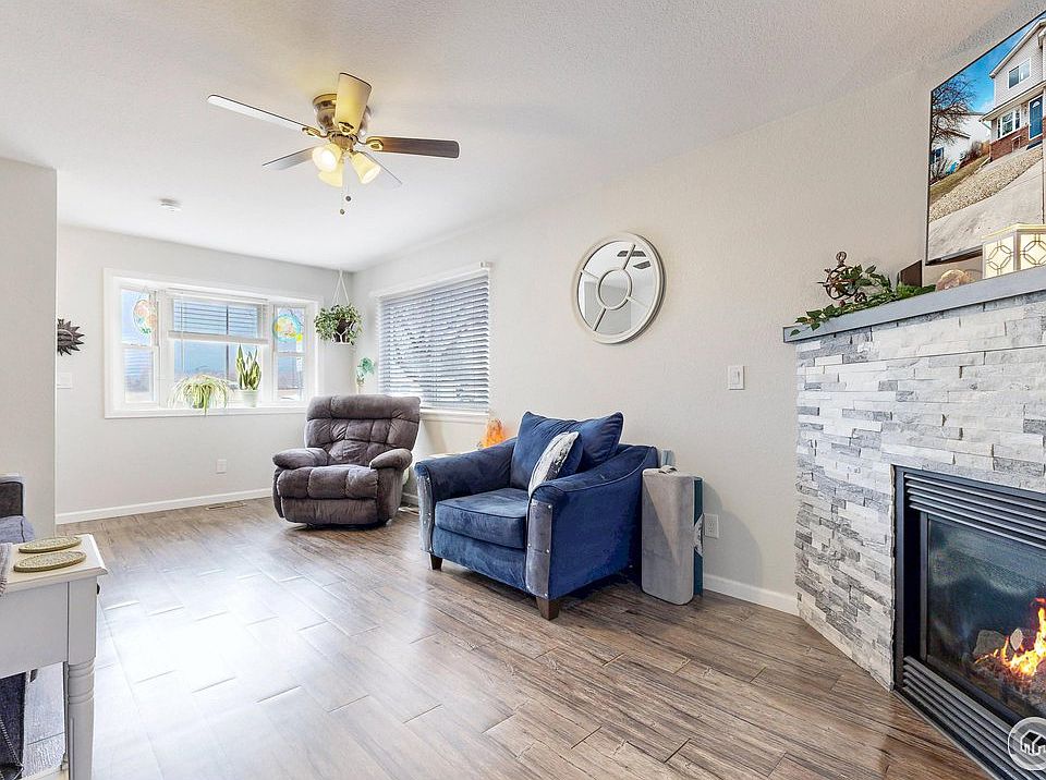 1st image of 692 Eagle Dr