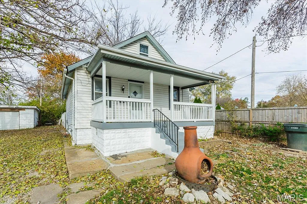 6837 Bradley Ave photo 1