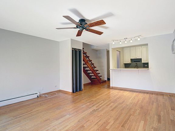 3rd image of 832 W Oakdale Ave APT 1A