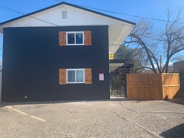 Renovated 1 Bedroom Apartment Close to UNM, CNM, and Roosevelt Park — Photo 22