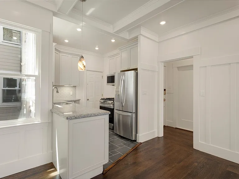 1445 Leavenworth Street — Photo 8