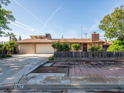 1307 E Portals Ave, Fresno, CA, 93710