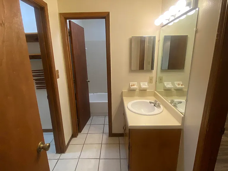 1102 Green Tree Ct #F — Photo 15