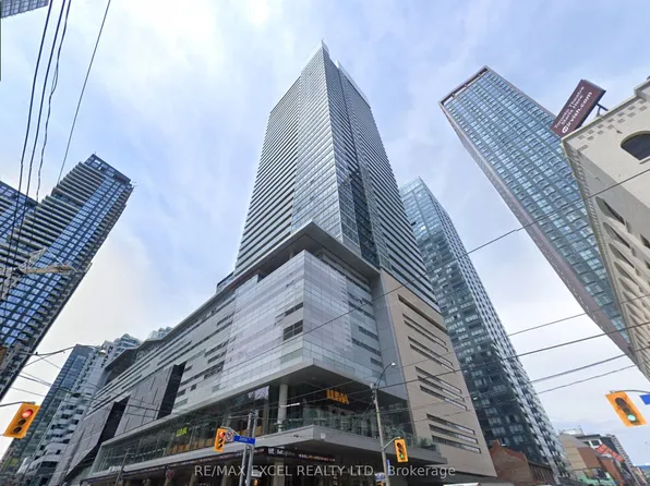 80 John St #1802, Toronto, ON M5V 3X4