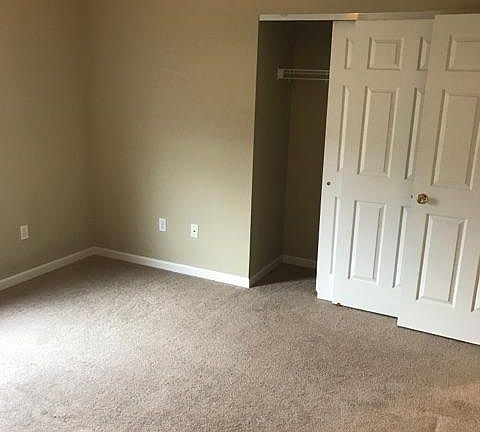 spacious bedroom, with nice size closet