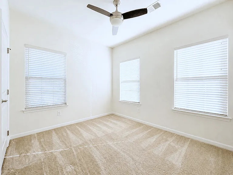 25707 Bishop Grove Ter — Photo 17
