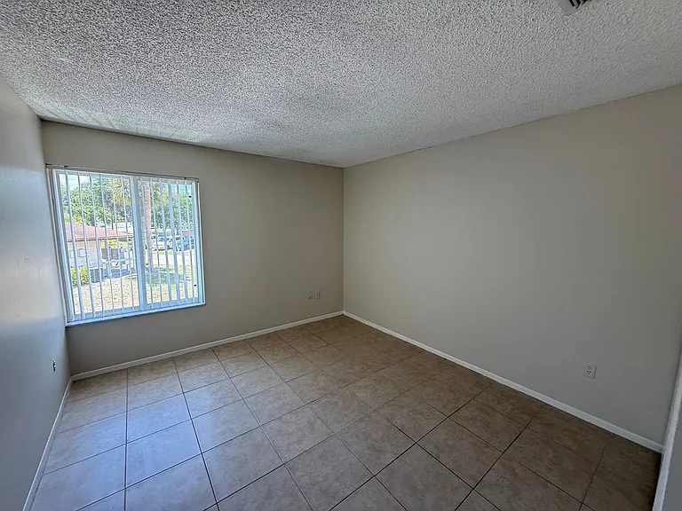 1001 Spring Meadow Dr — Photo 16