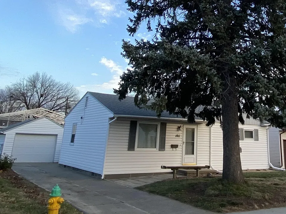 1011 Pine St