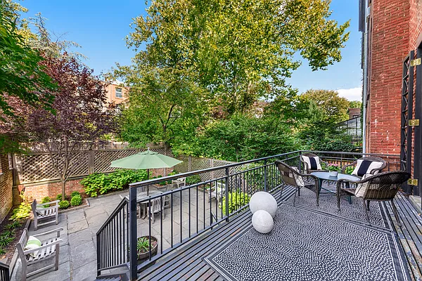 Sold by Compass | media 4