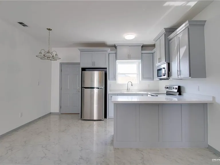805 N Maryland St #3 — Photo 4