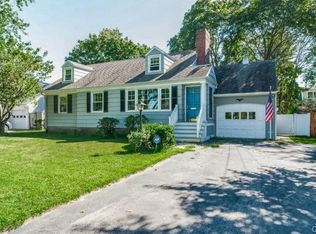 682 Beach Rd, Fairfield, CT 06824