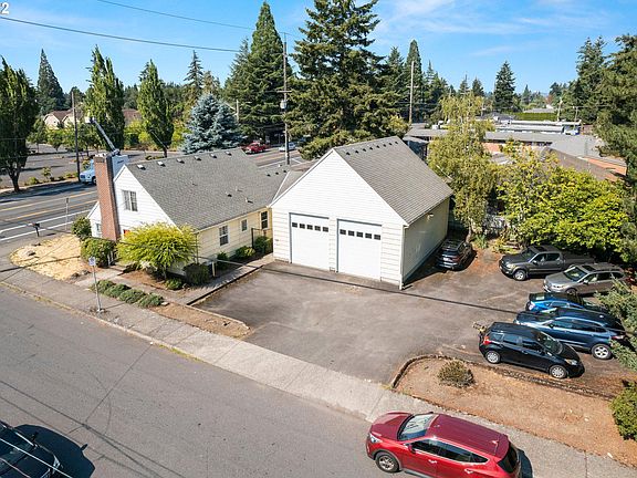 2nd image of 11781 NE Glisan St