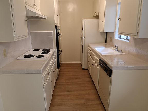 3rd image of 1110 S Oakhurst Dr APT 202