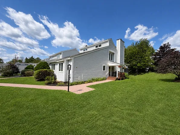 124 Westview Dr, Westford, MA 01886