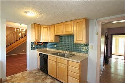 4th image of 126 Clay St