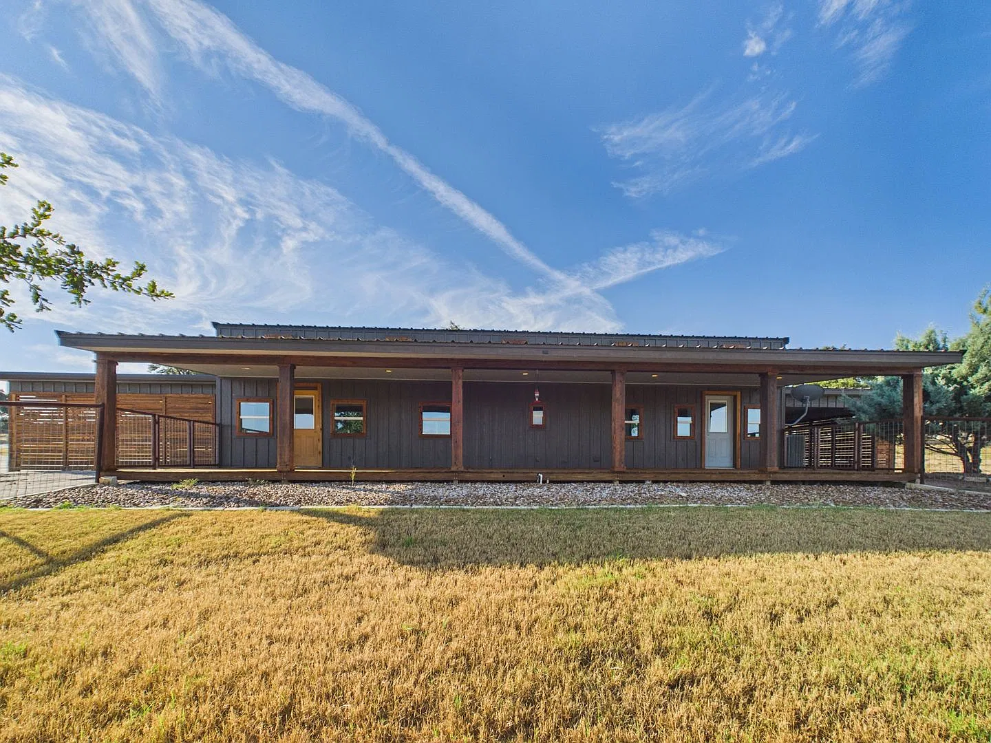 Spacious 2 Bedroom Home with Large Kitchen, Office & 18 Acres — Photo 1