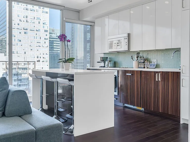 300 Lisgar St #701 — Photo 16
