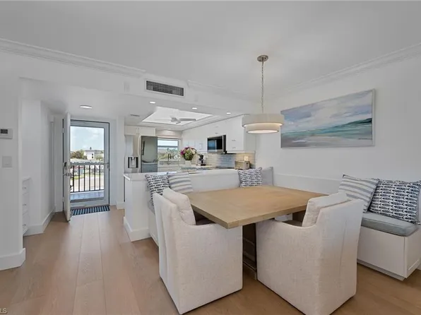 57 High Point CIR W #403, NAPLES, FL 34103