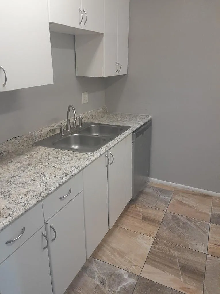 2 bed, 930 sqft, $1,500 — Photo 3