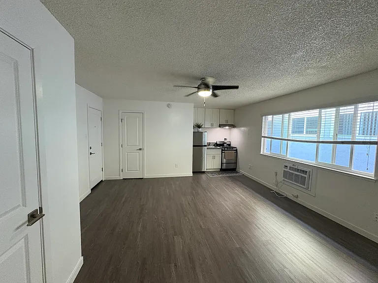 1321 E St #5 — Photo 5