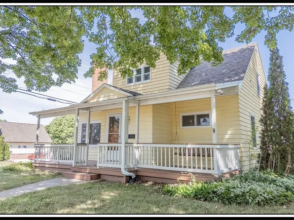 615 Buck St, New London, WI 54961