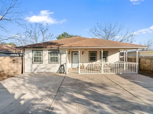 229 S 12th St, Aransas Pass, TX 78336