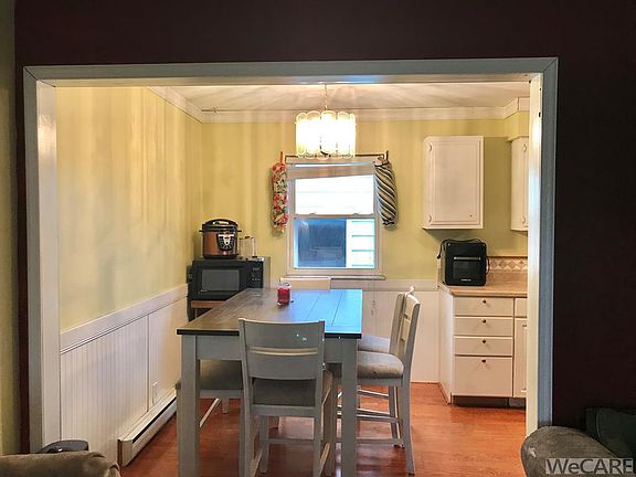 3rd image of 219 E Elm St