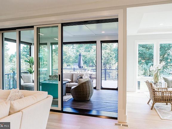 3rd image of 10021 Glenmere Rd