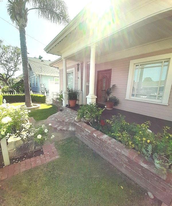 1st image of 130 W Figueroa St