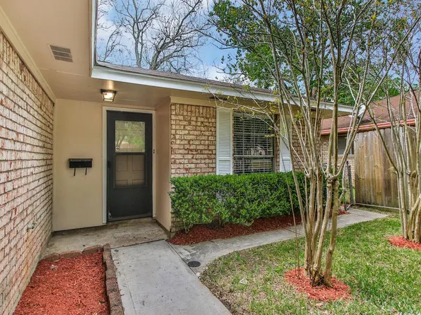 720 S 5th St, La Porte, TX 77571