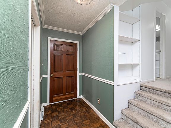 3rd image of 9 Rosemary Dr