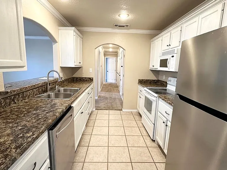410 W Pine Ave #B — Photo 6
