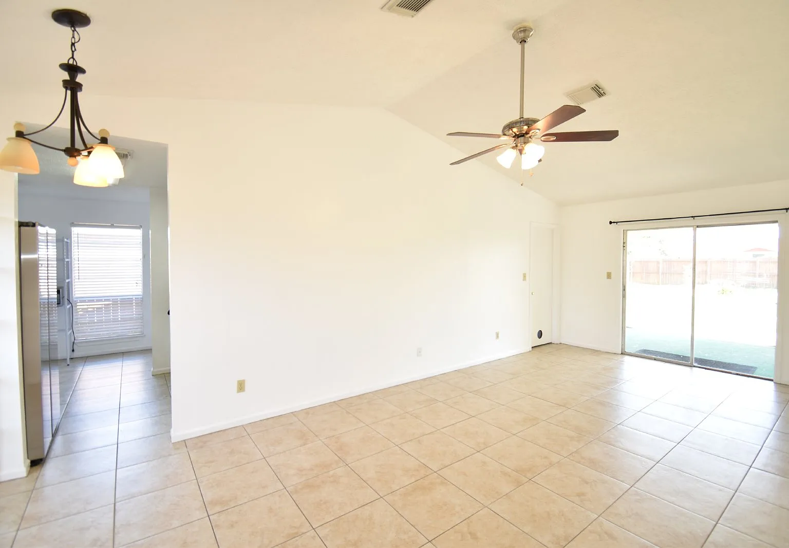 3 bed, 2.0 bath, 1025 sqft, $1,800 — Photo 4