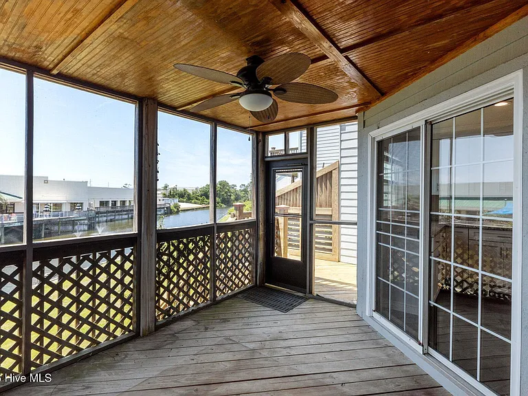 8711 Plantation Dr #302 — Photo 24