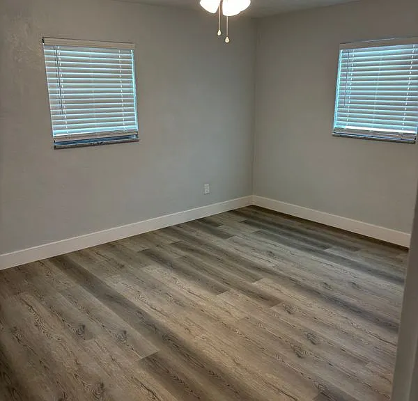 977 E Normandy Blvd — Photo 8